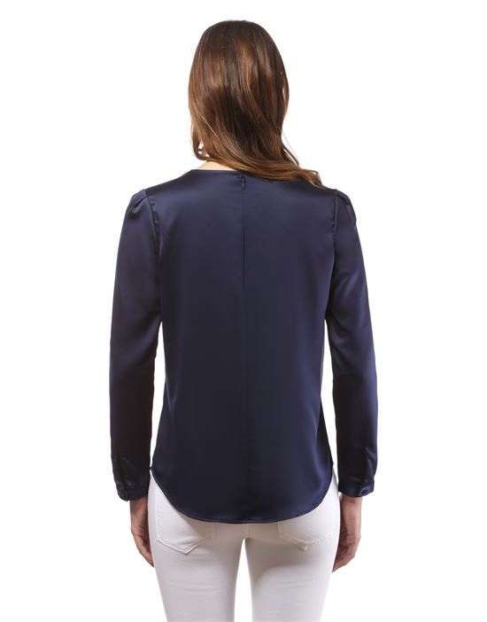 blouse, slightly fitted, round neck