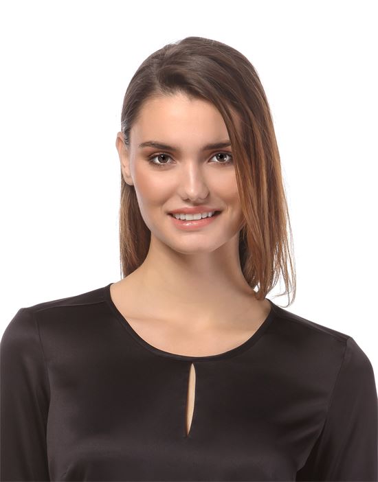 blouse, slightly fitted, round neck