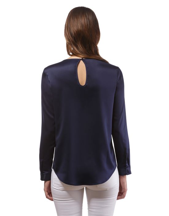 blouse, slightly fitted, round neck