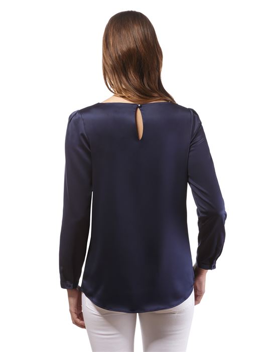 blouse, slightly fitted, boat neckline