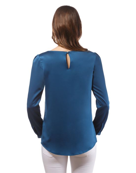 blouse, slightly fitted, boat neckline