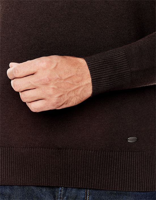 Jumper with ribbed V-neck, slim-fit