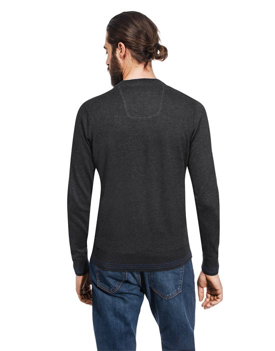 Jumper with V-neck, contrasting stripes, slim-fit