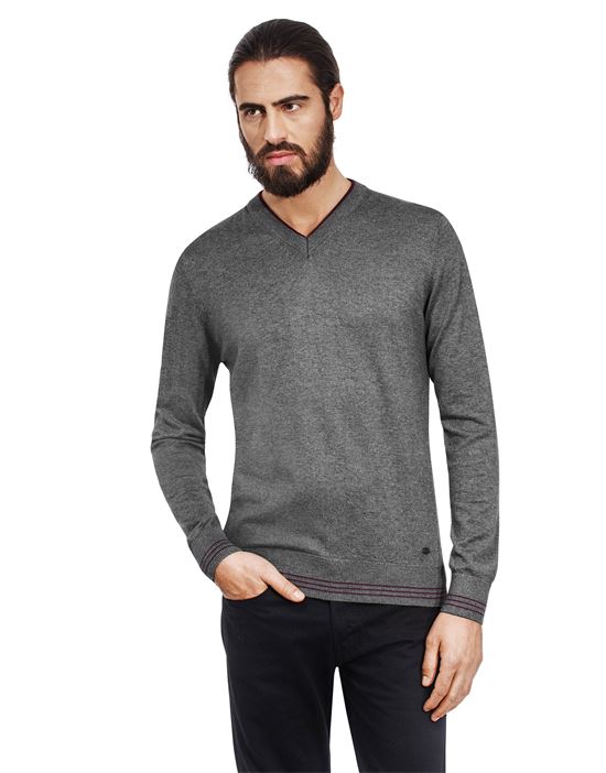 Jumper with V-neck, contrasting stripes, slim-fit