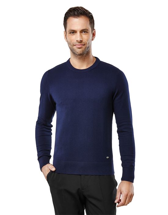 Jumper - classic knit jumper with crew neck , slim fit